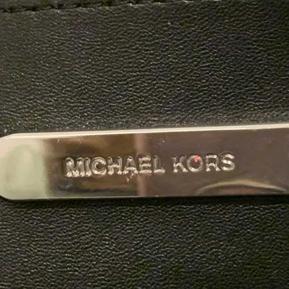 Michael Kors satchel/crossbody gray with black handles and white accordion sides - Picture 9 of 9